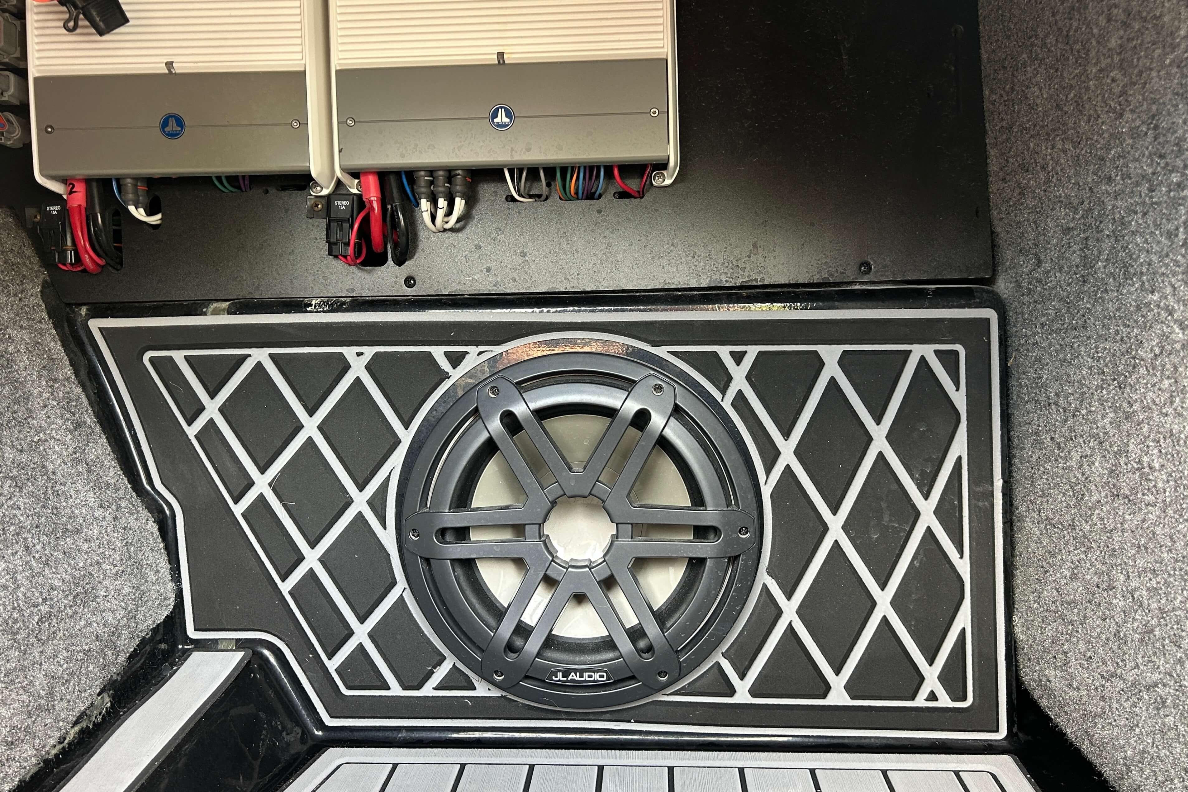 2021 Nautique Super Air Nautique GS24 audio system with JL Audio subwoofer and amplifiers.