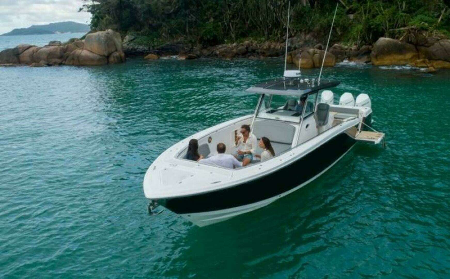 2025 Fishing Raptor 390 Solarium - Image 2