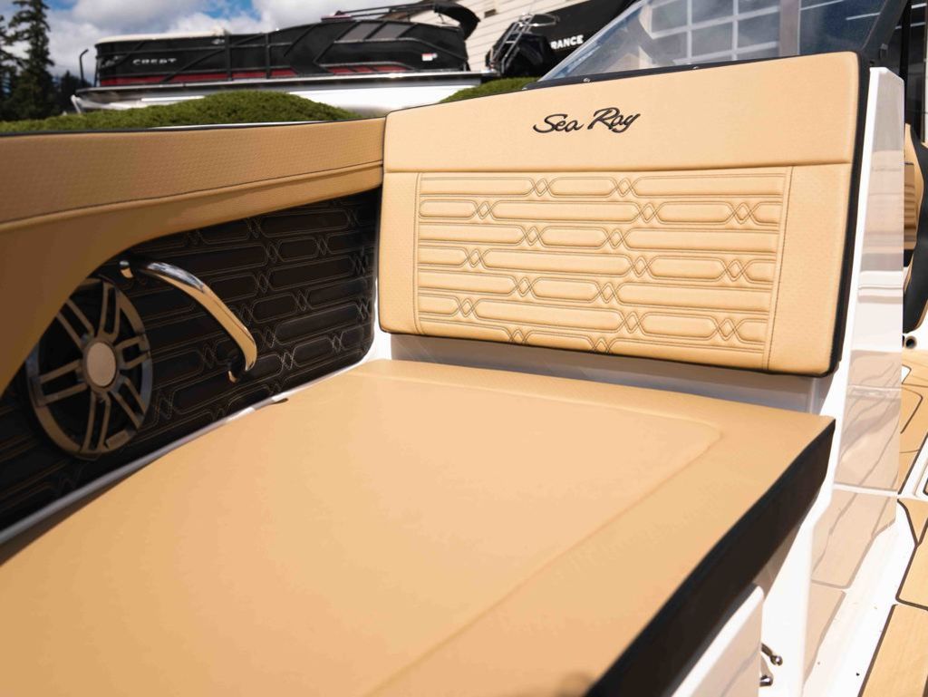 2026 Sea Ray SPX 210 Outboard - 13