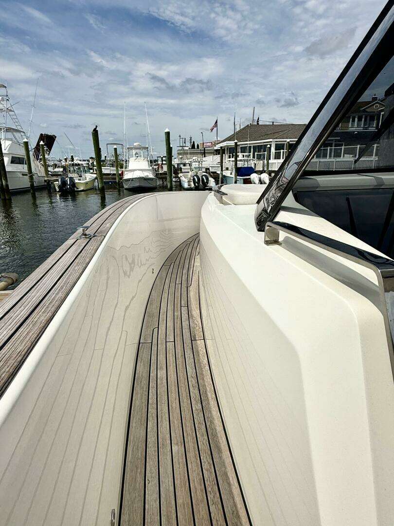 2023 Astondoa 377 Coupe Outboard - Image 32