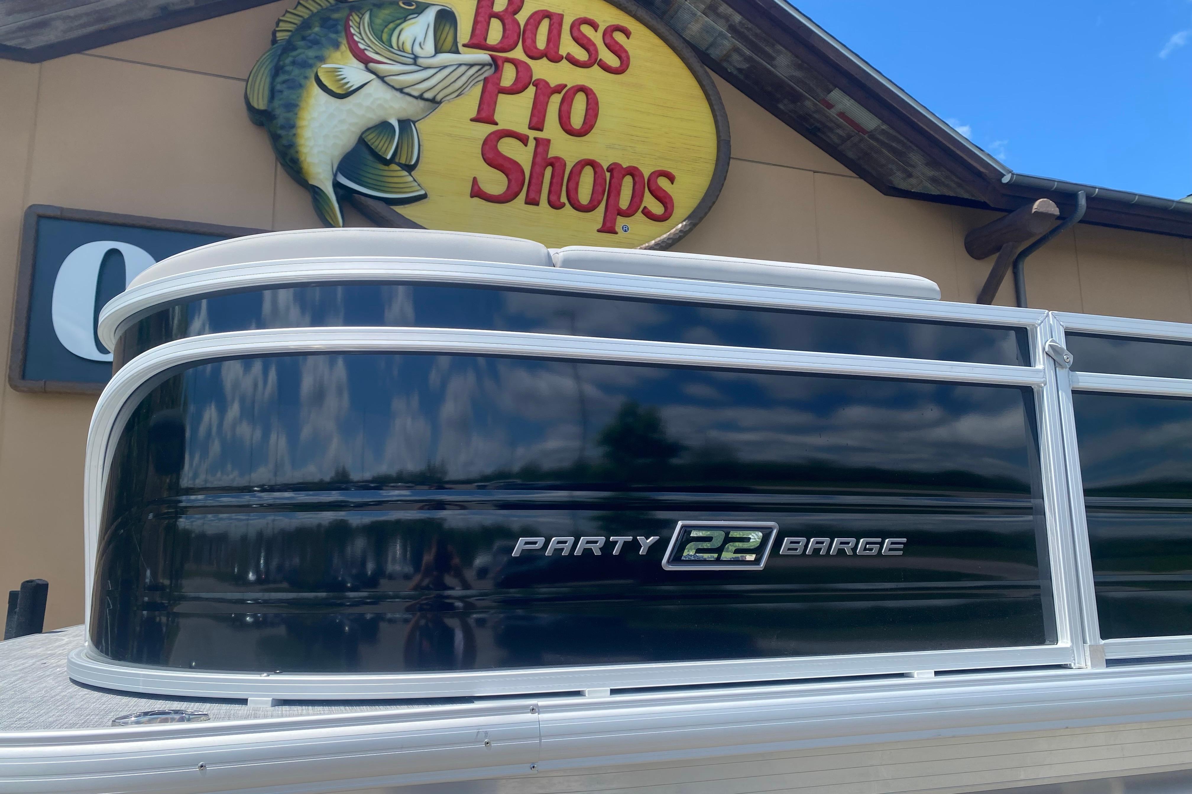 2026 Sun Tracker Party Barge 22 RF DLX at Bass Pro Shops.
