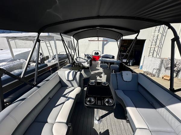 2025 Tahoe Pontoon 2585 LTZ Entertainer with spacious seating and sleek design.