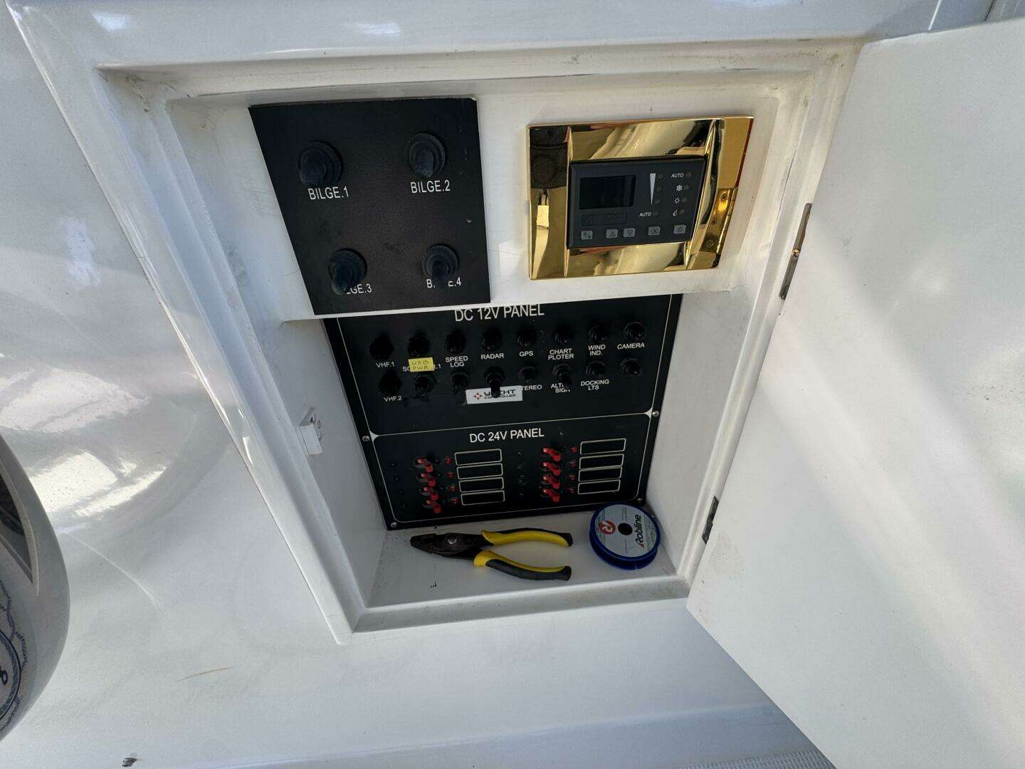 2004 Altima 55 Pilothouse - Image 17