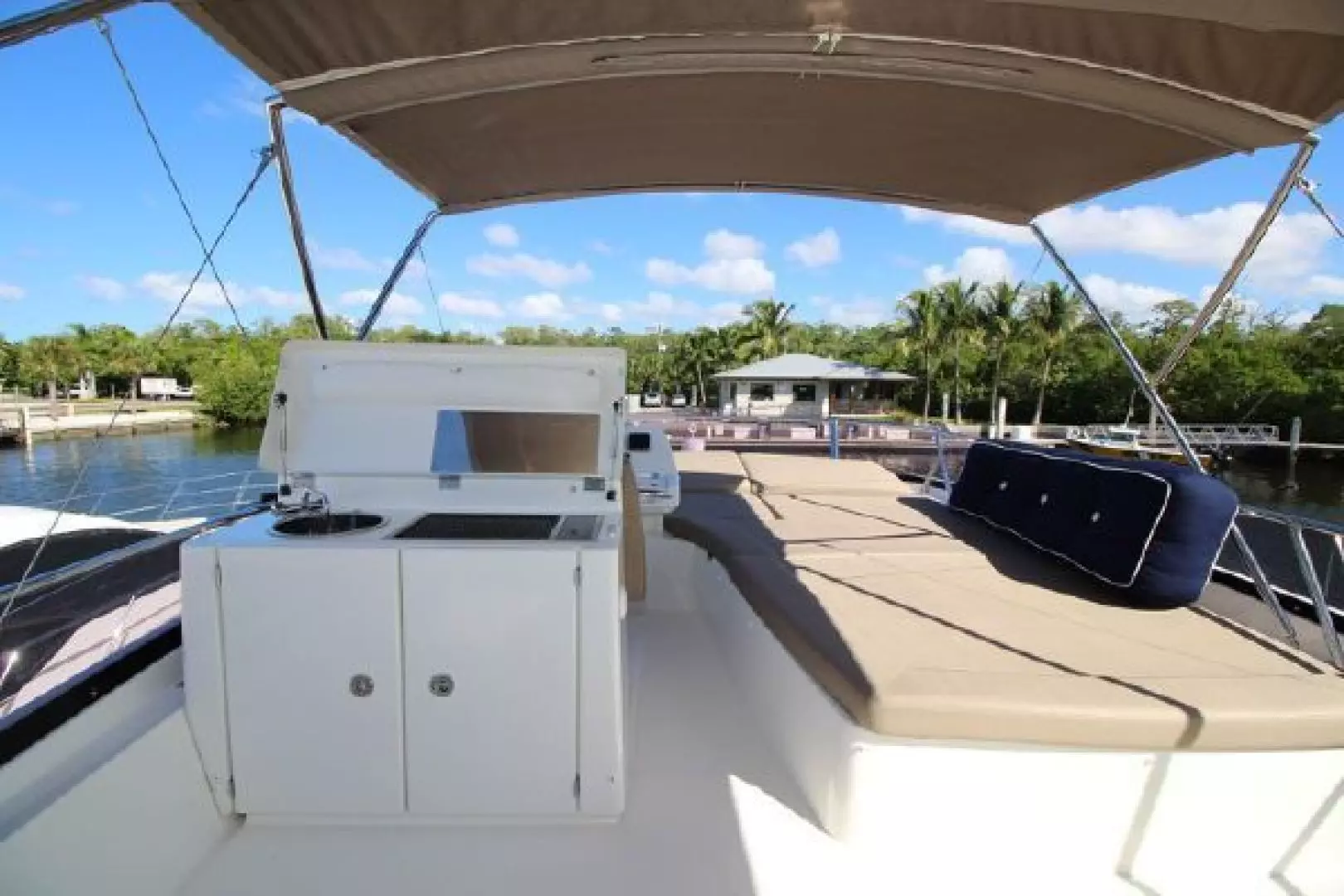 2015 Prestige 550 - Image 16