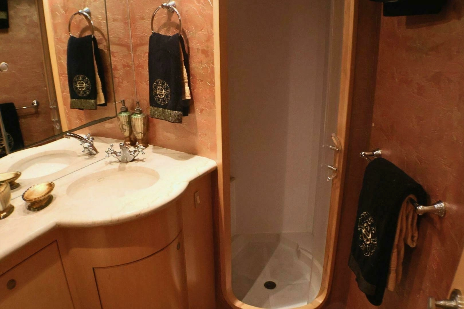 2001 Donzi 73 Sport Yacht - Image 31