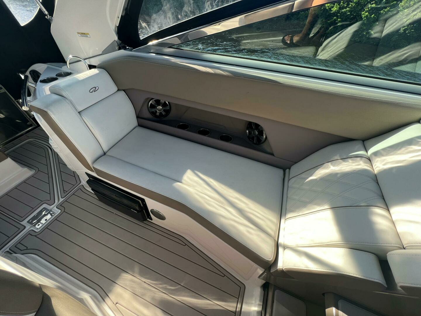 2018 Regal 28 Express - Image 7