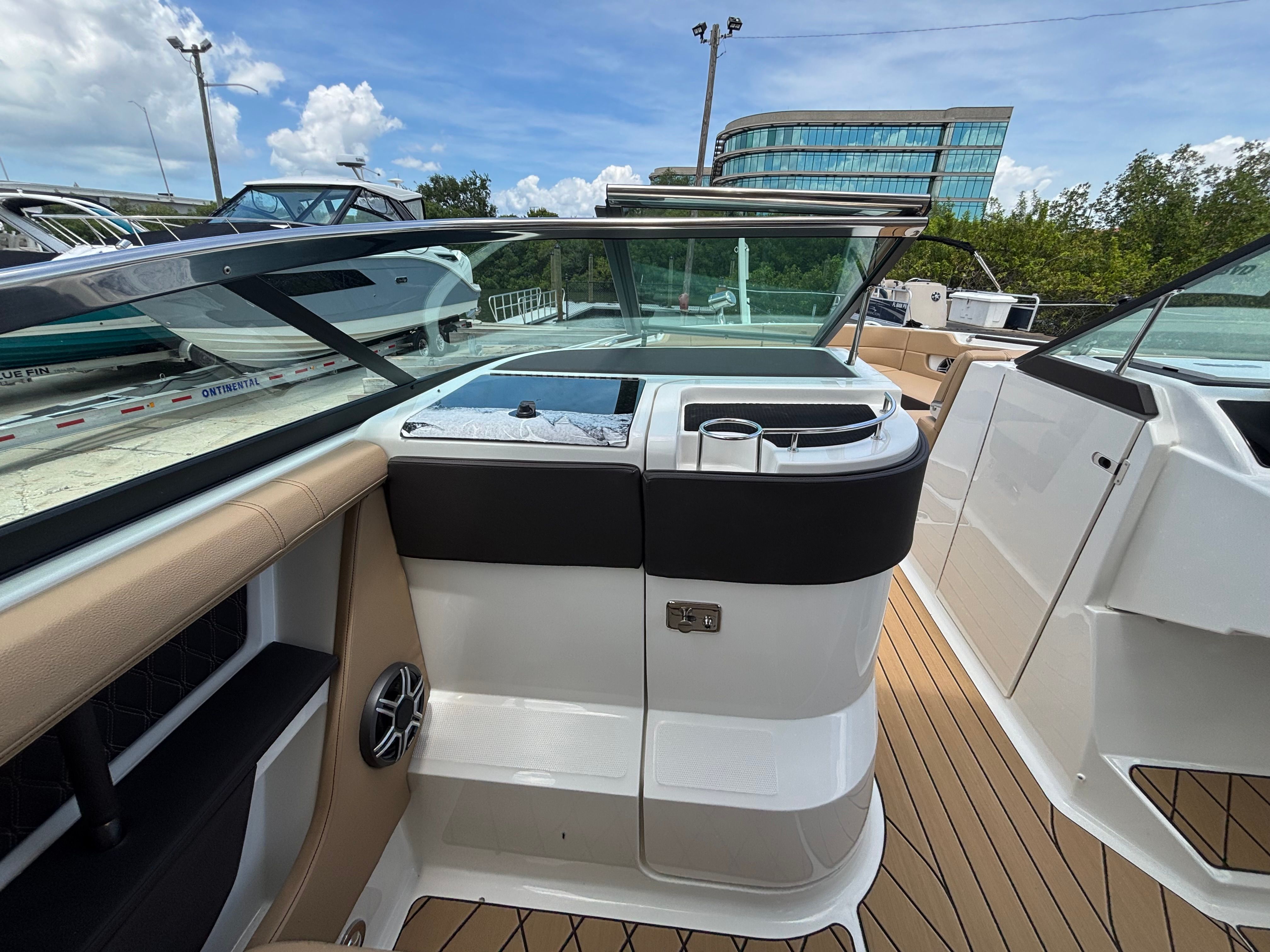 2026 Sea Ray SLX 310 Outboard - 21