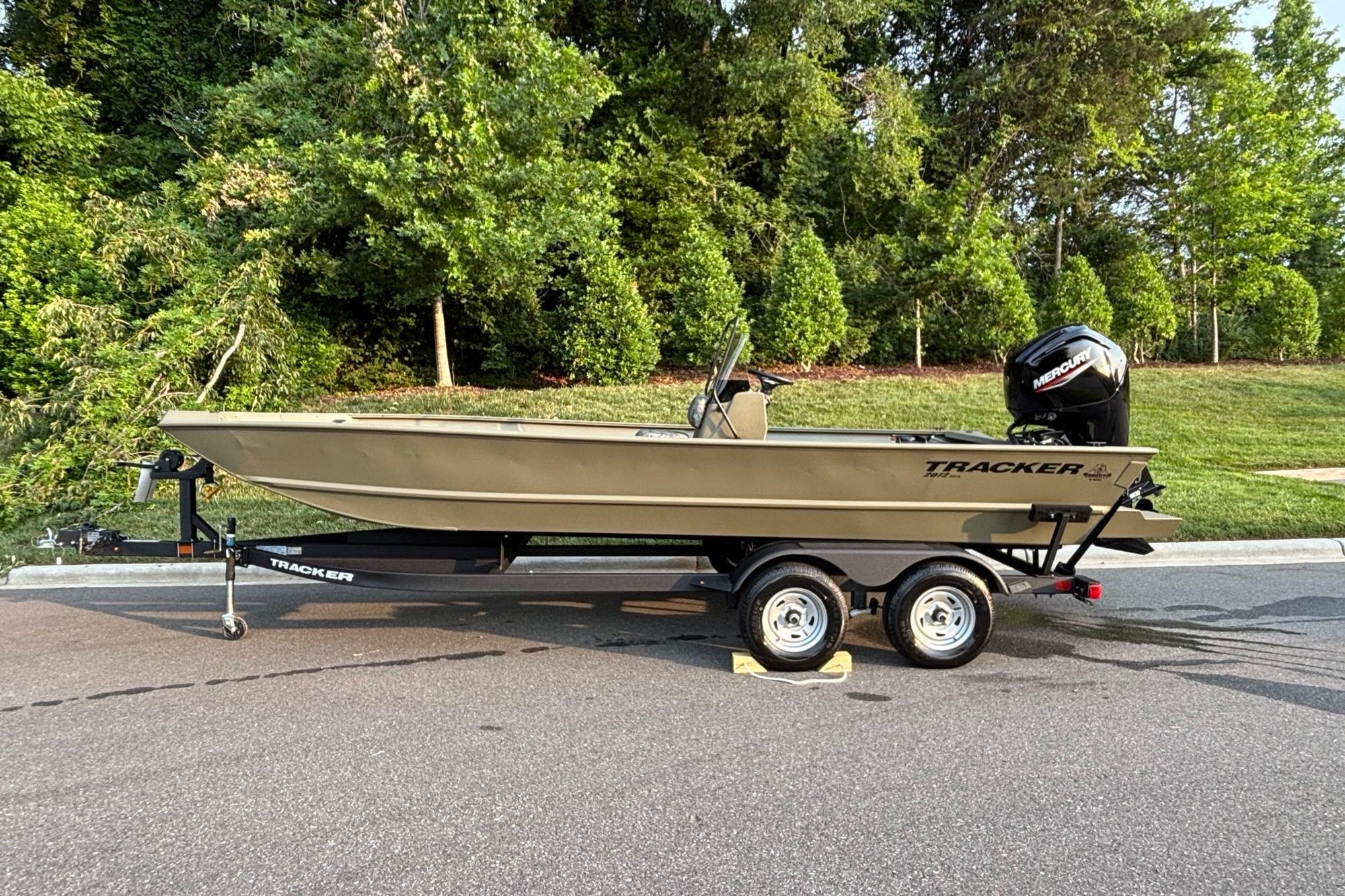 2026 Tracker Grizzly 2072 CC