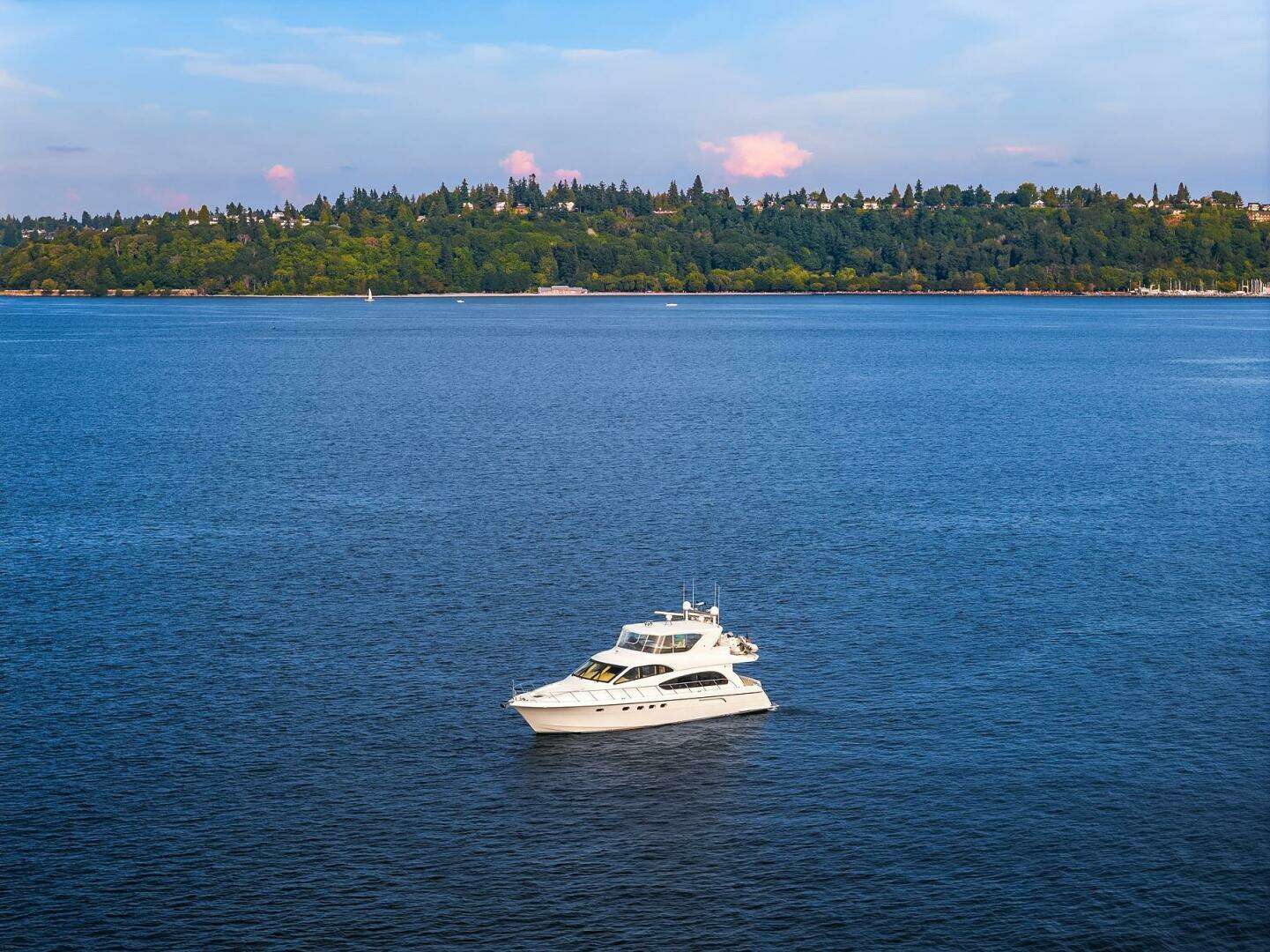 2001 Hatteras Cockpit Motoryacht - Image 35