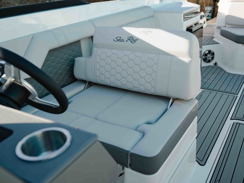 2025 Sea Ray SDX 290 - 14