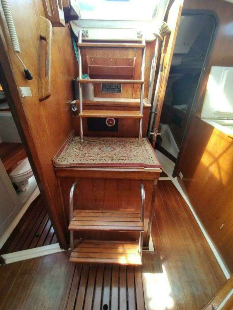 1987 Hunter 37 Legend - Image 40