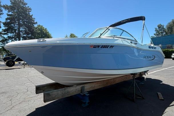 2024 Robalo R207 Dual Console boat on display in a sunny outdoor setting.