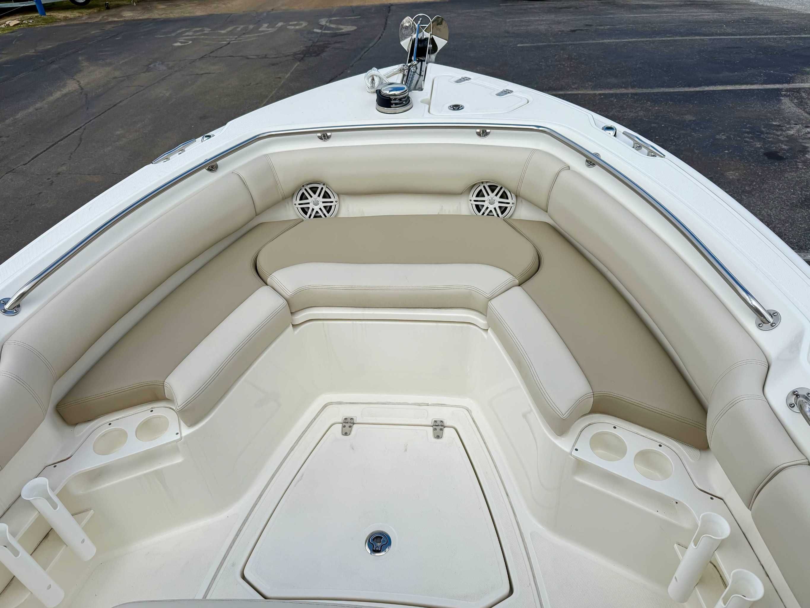 2025 Boston Whaler 230 Outrage - 10