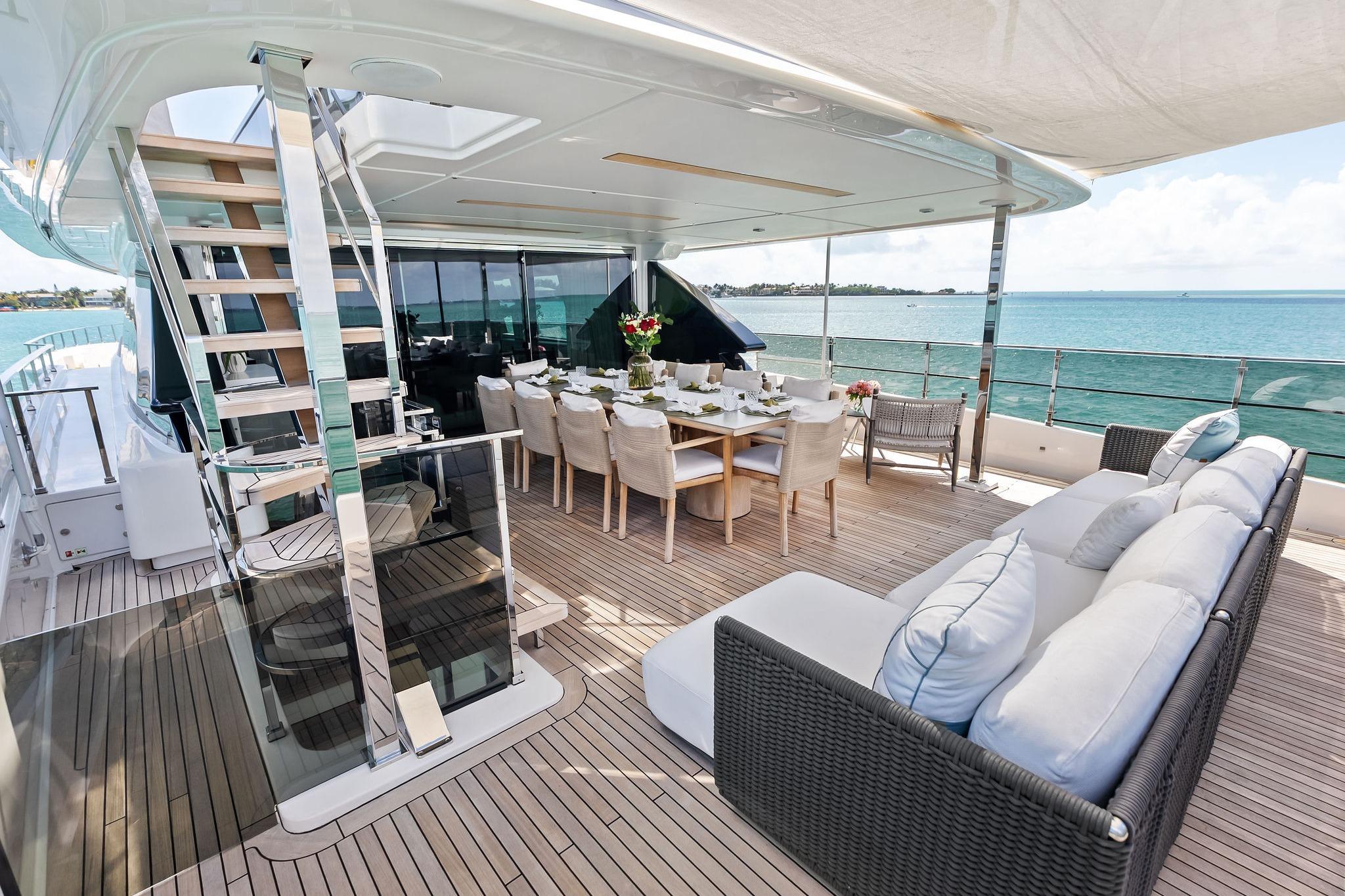 2023 Custom Line Navetta 33 - 47