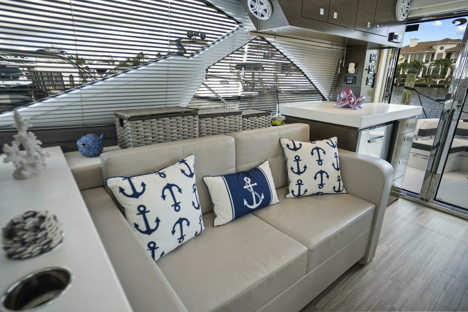 2019 Cruisers Yachts 54 Cantius - Image 31