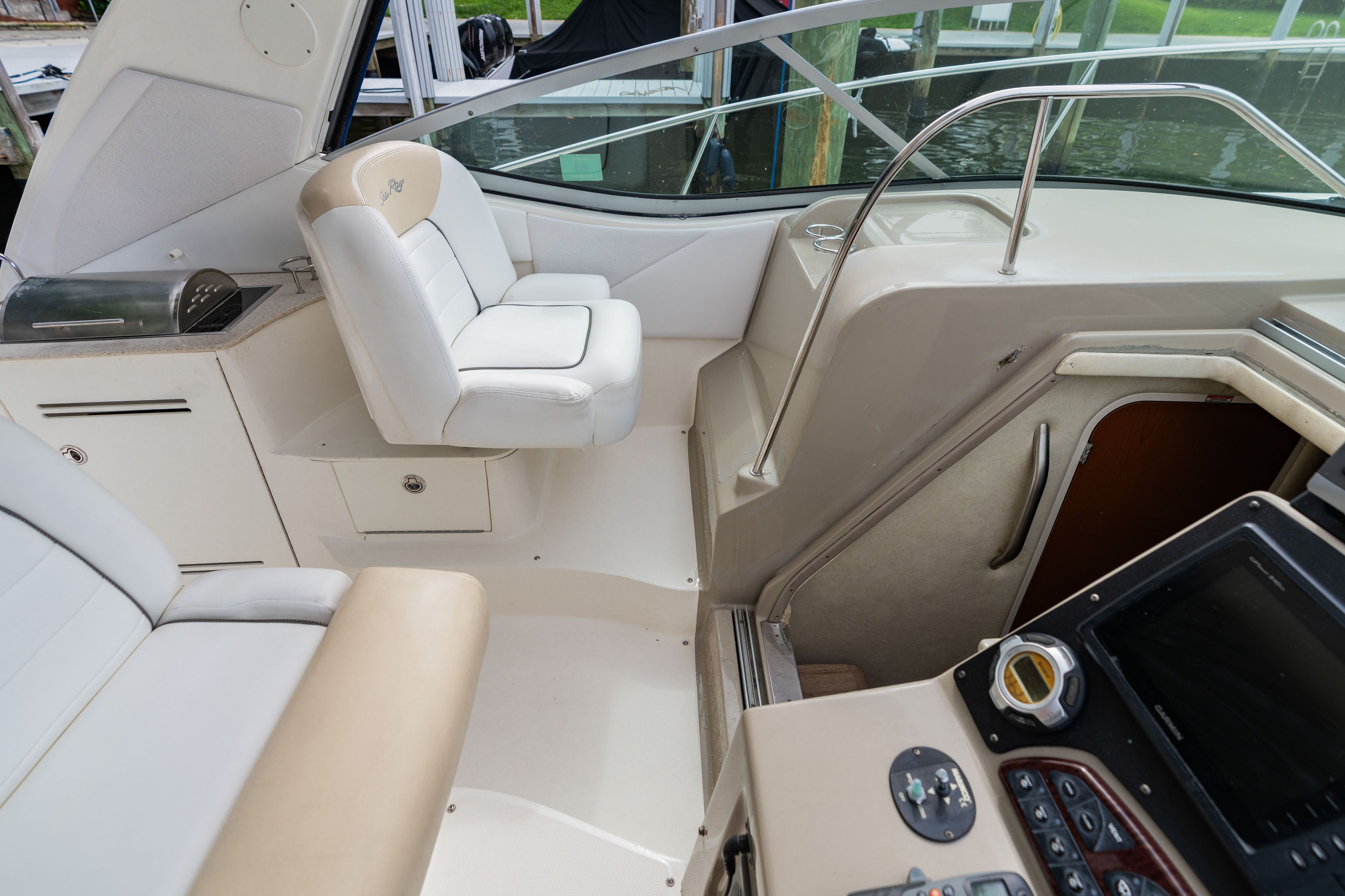 2010 Sea Ray Sundancer 330 - 35