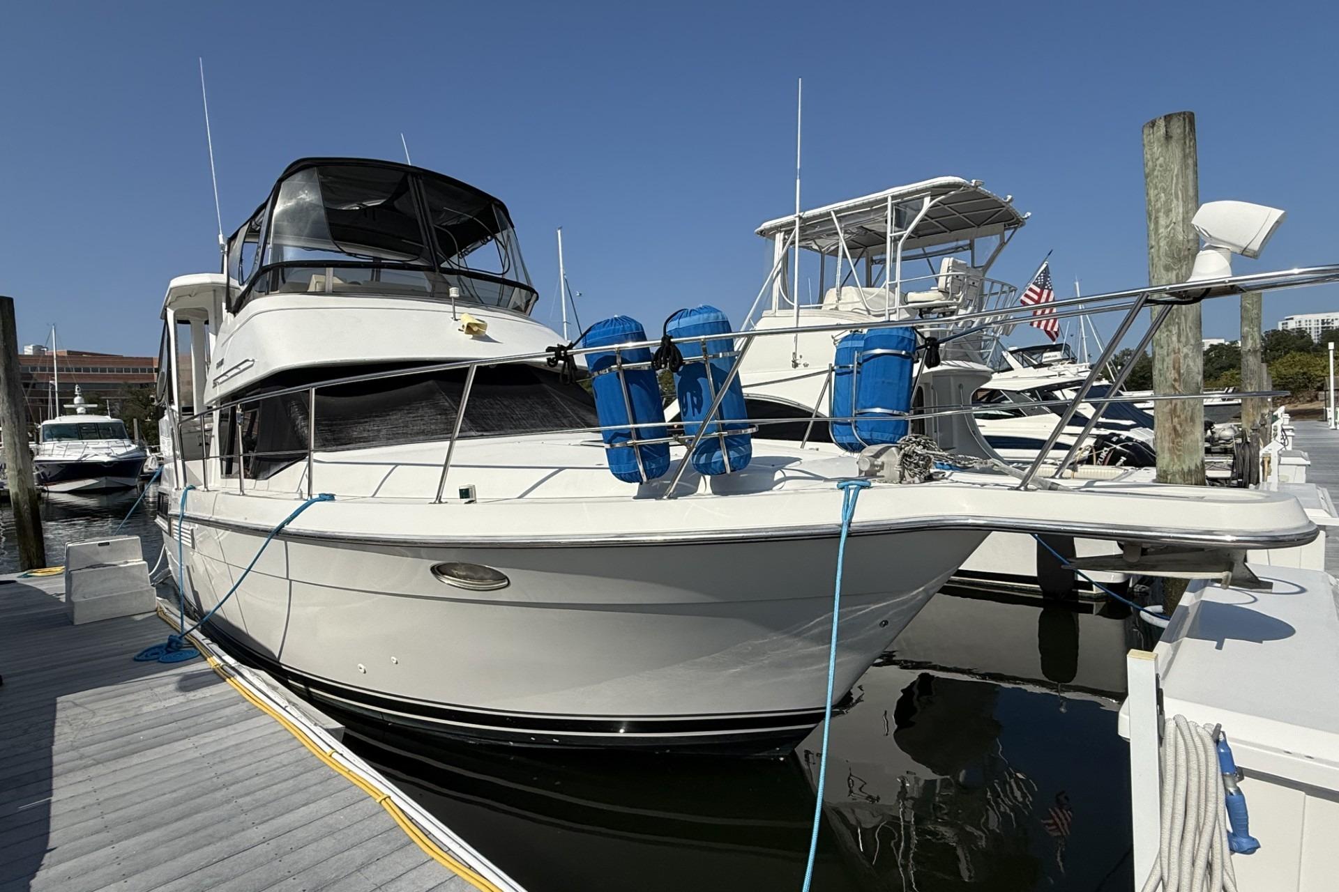 1993 Carver 356 Motor Yacht