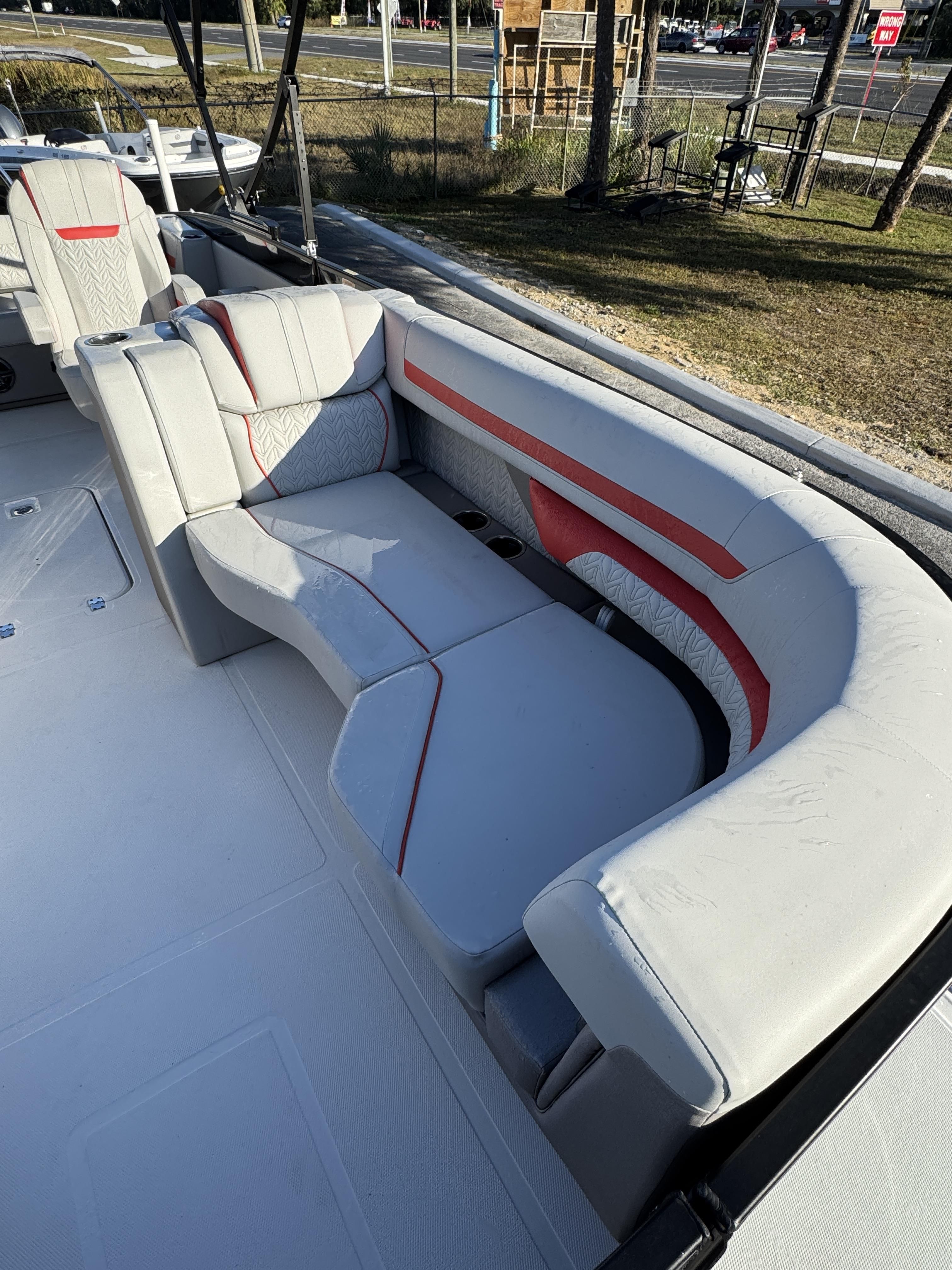 2025 Hurricane FunDeck OB FD 2360 SFL OB - 4