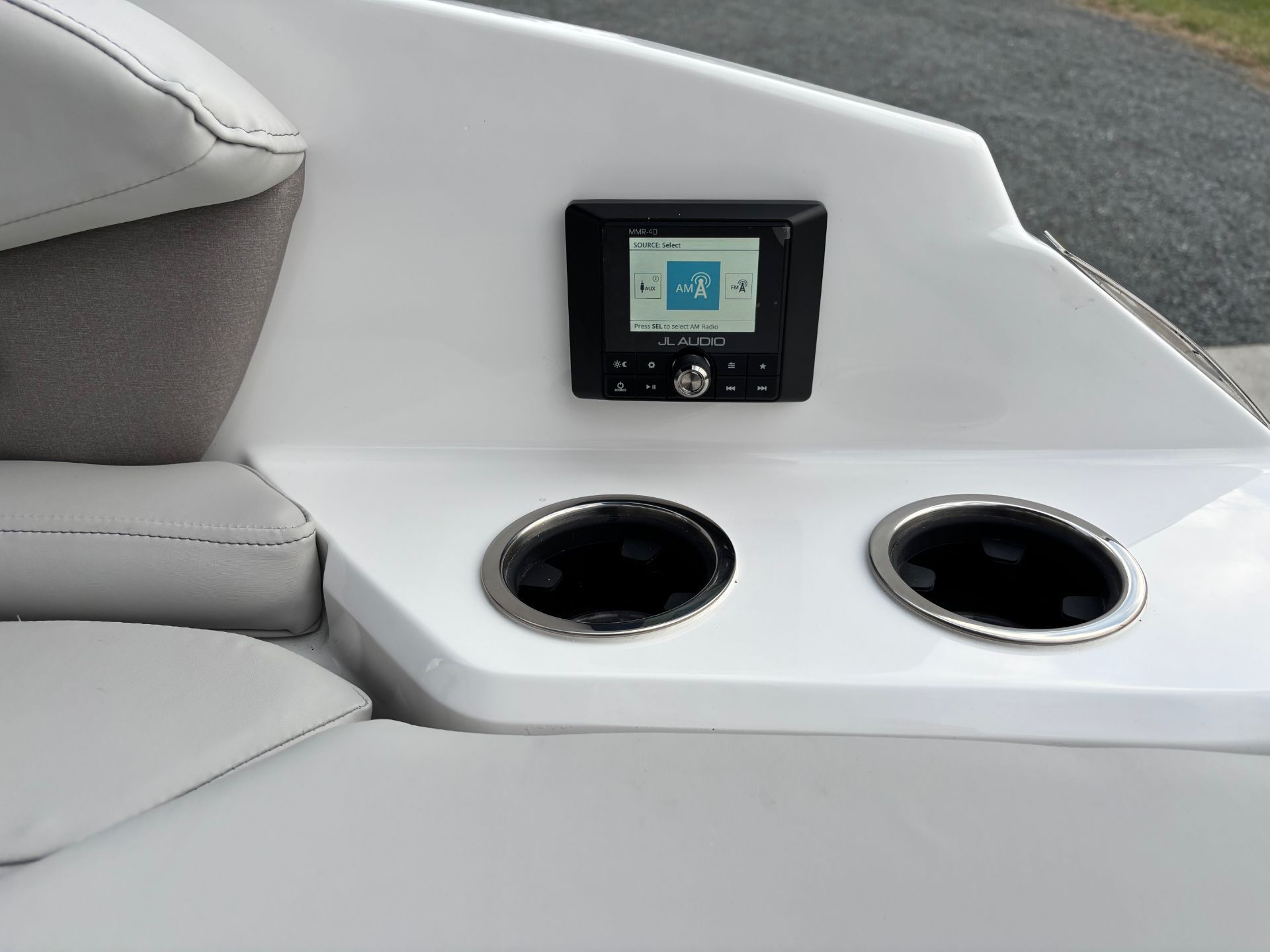 2025 Hurricane SunDeck 2600 OB - 17