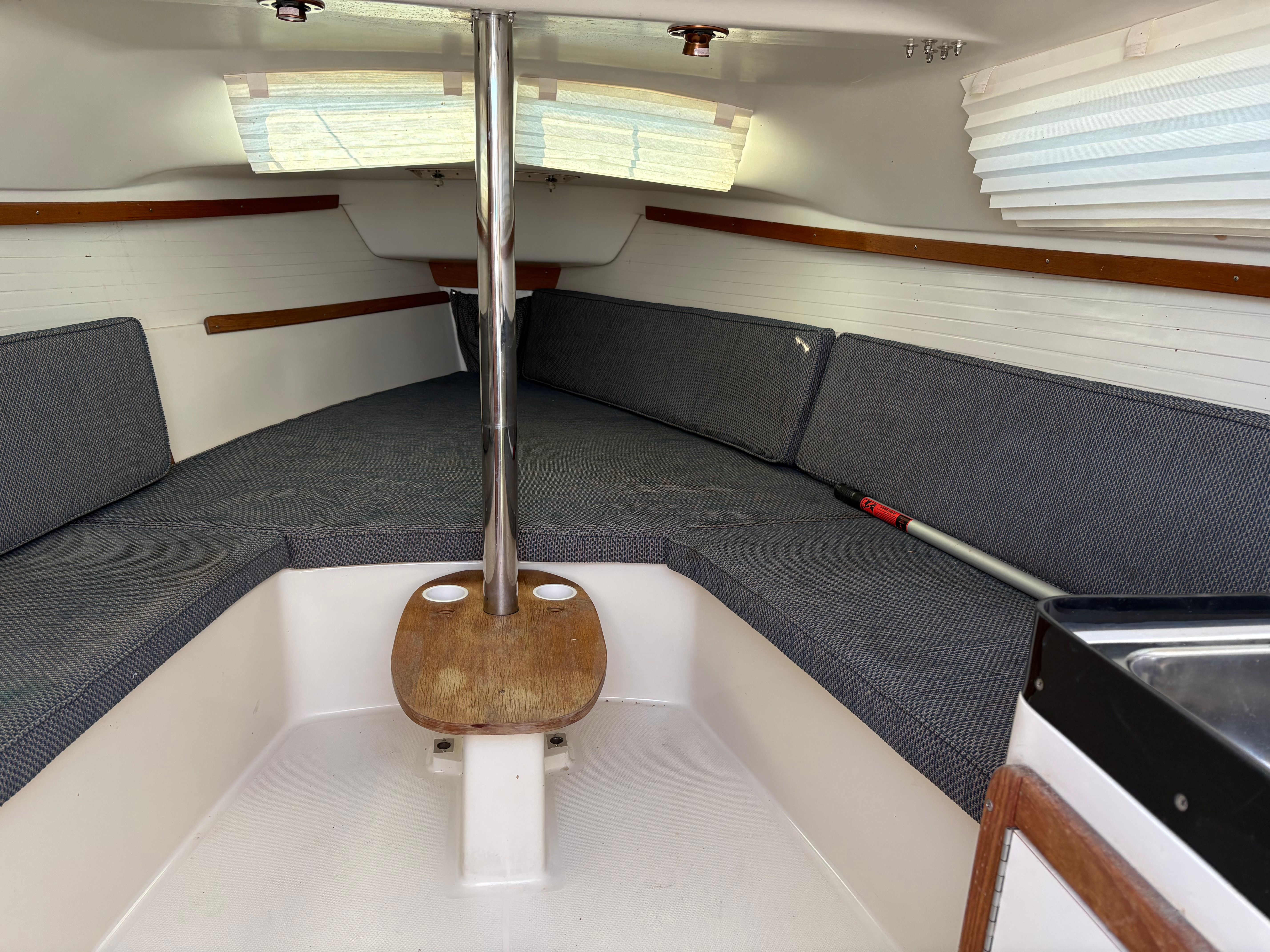 1998 Catalina C250 - 11