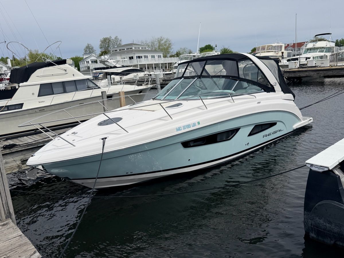 2021 Regal 33 Express