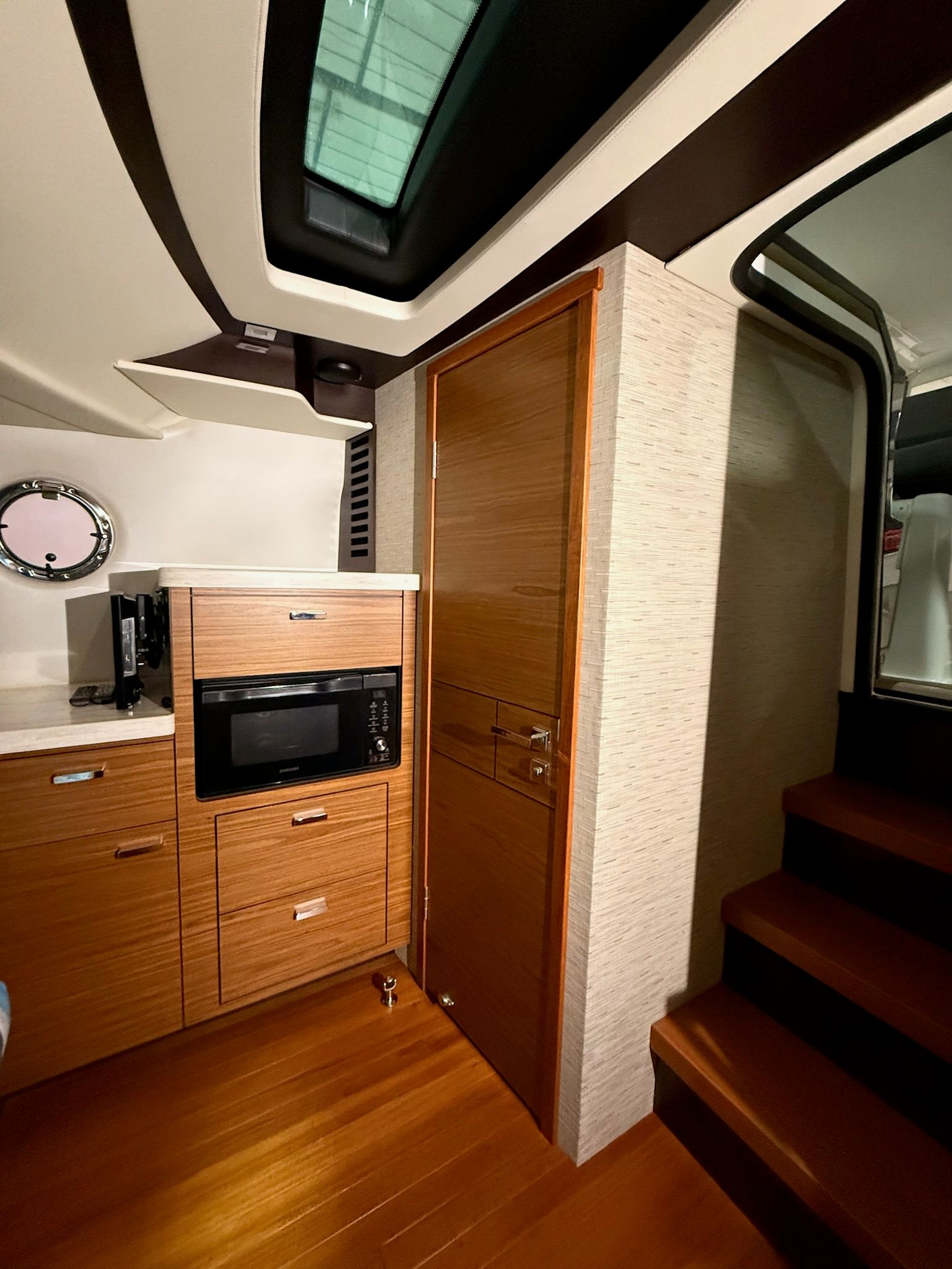 2017 Tiara Yachts Q44 - 23