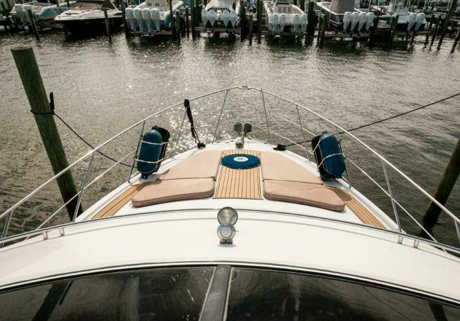 2002 Carver 444 Cockpit Motor Yacht - Image 5
