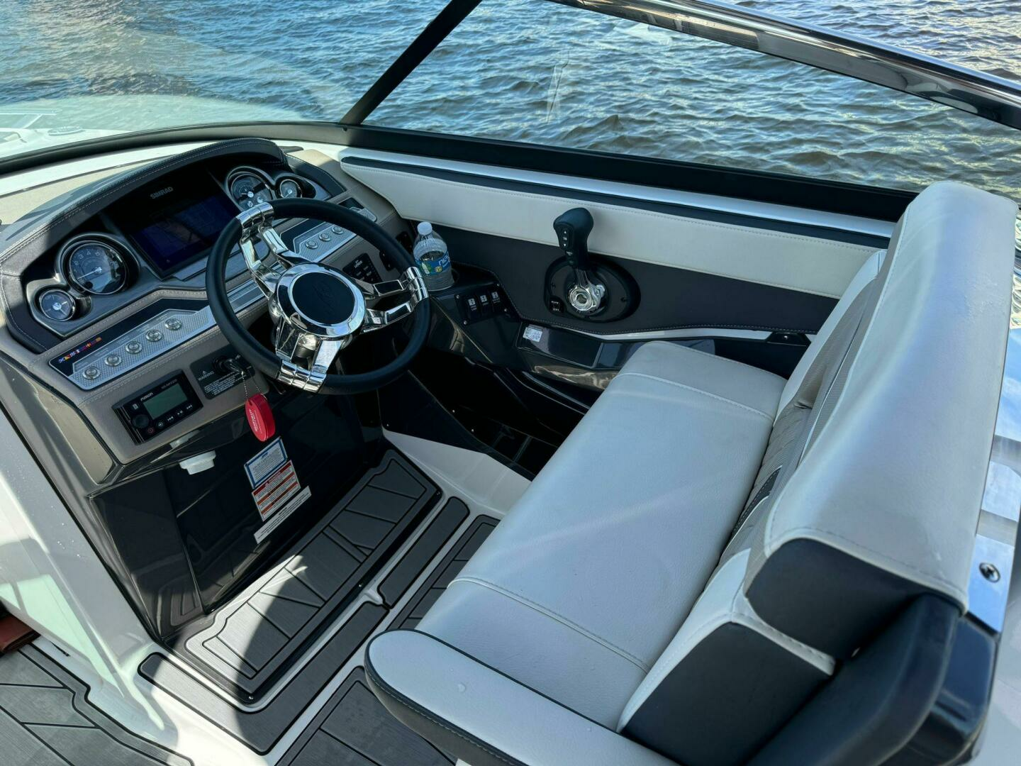 2022 Monterey 278 SS - Image 9