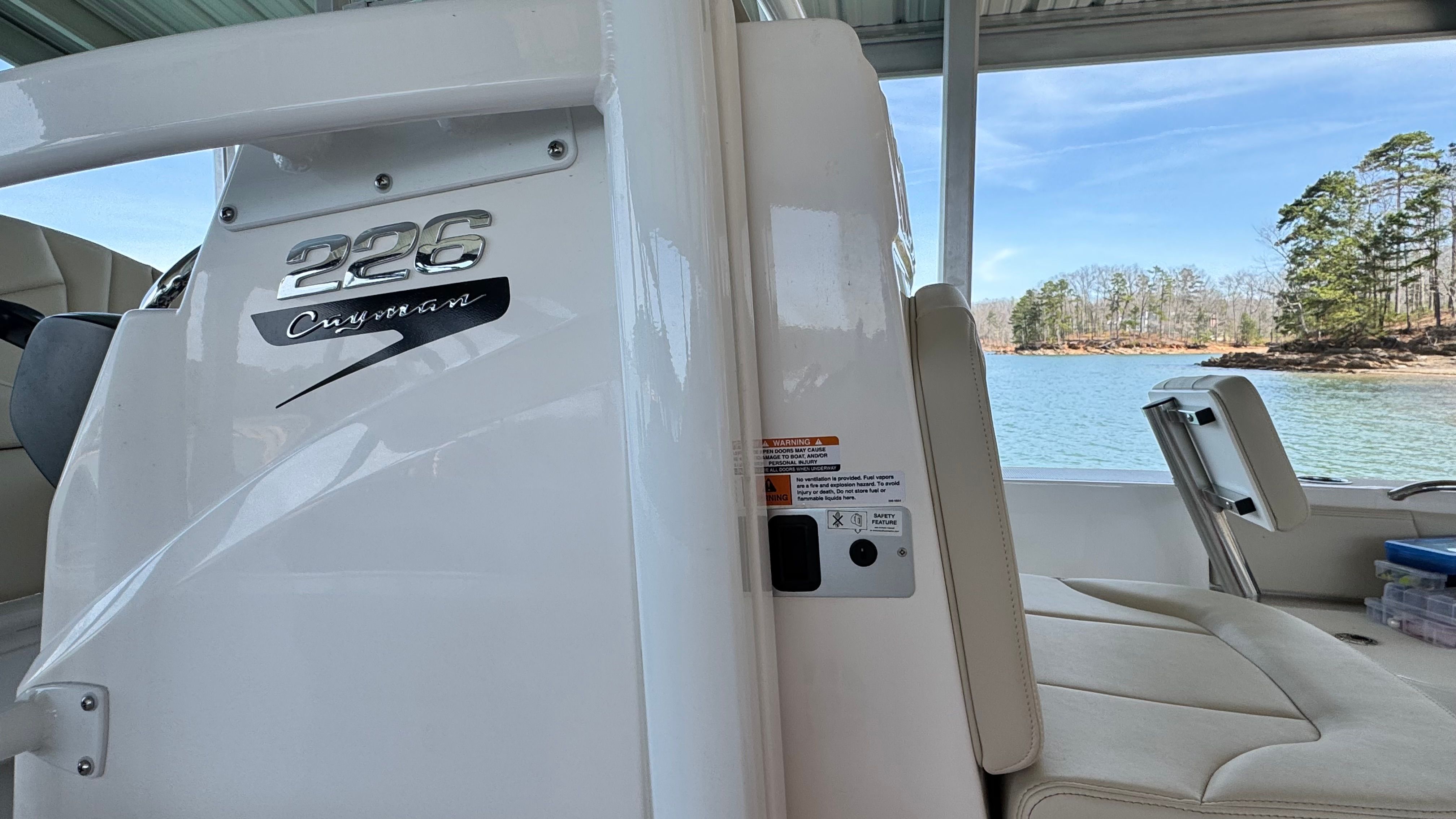 2026 Robalo 226 - 12