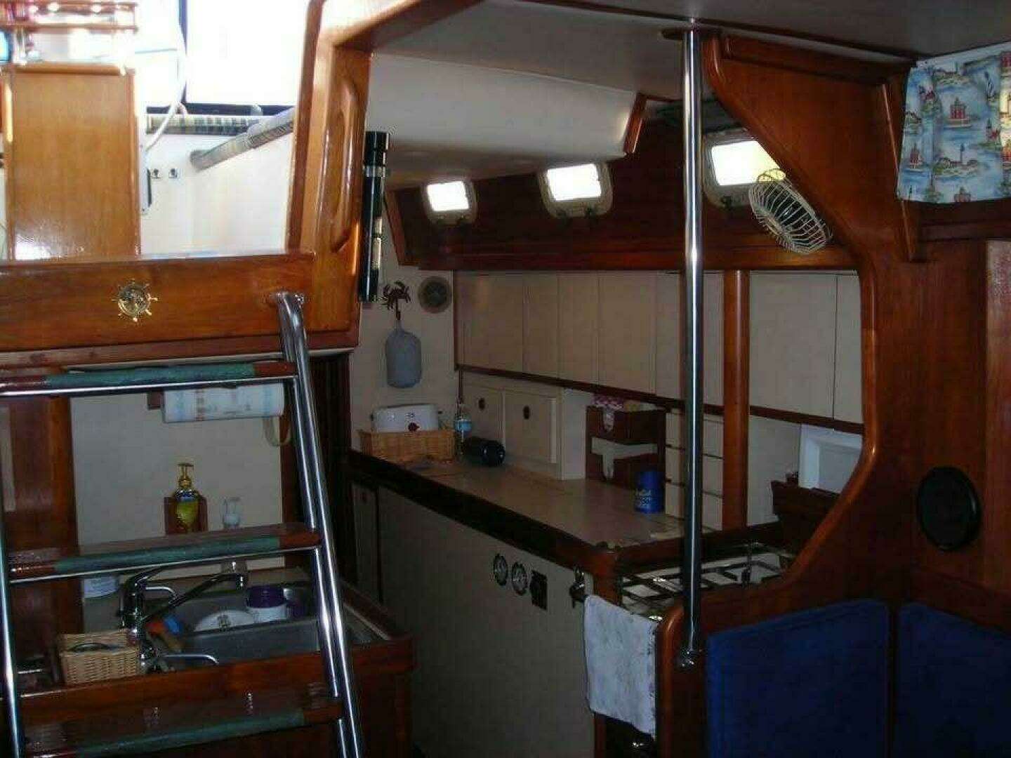 1986 Endeavour 42 CC - Image 10