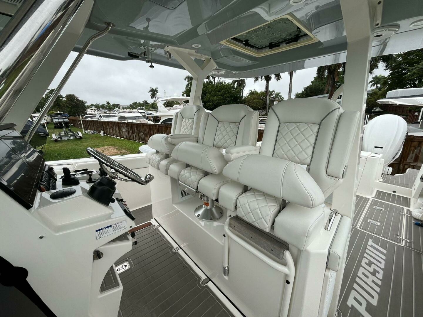 2021 Pursuit S378 - Image 11