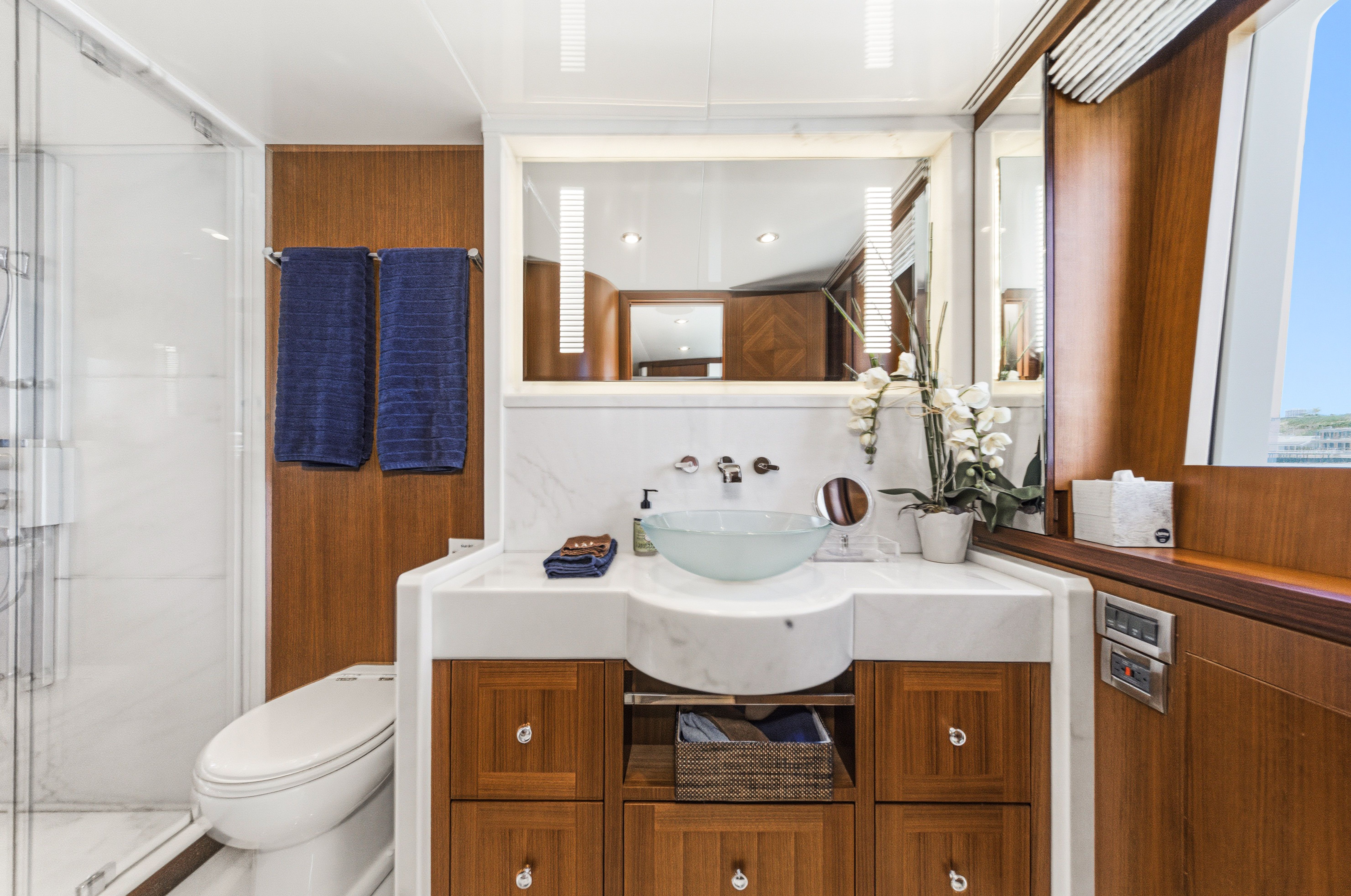 2015 Ocean Alexander 90 Skylounge Motoryacht - 93