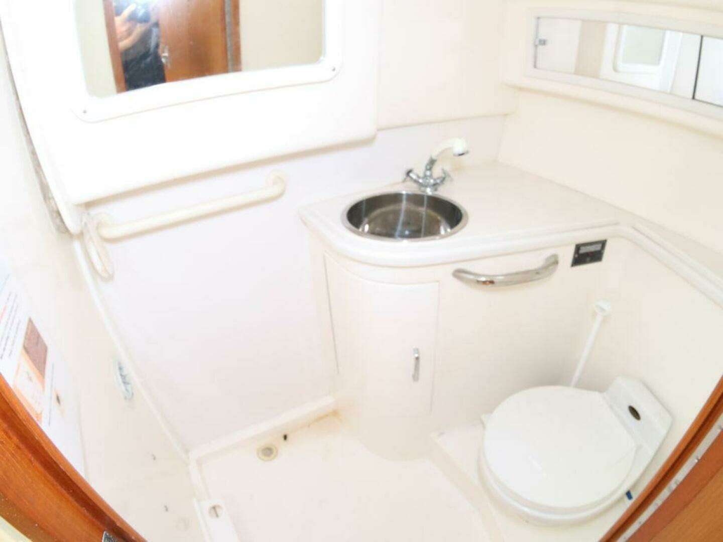 2000 Cabo 35 Express - Image 14