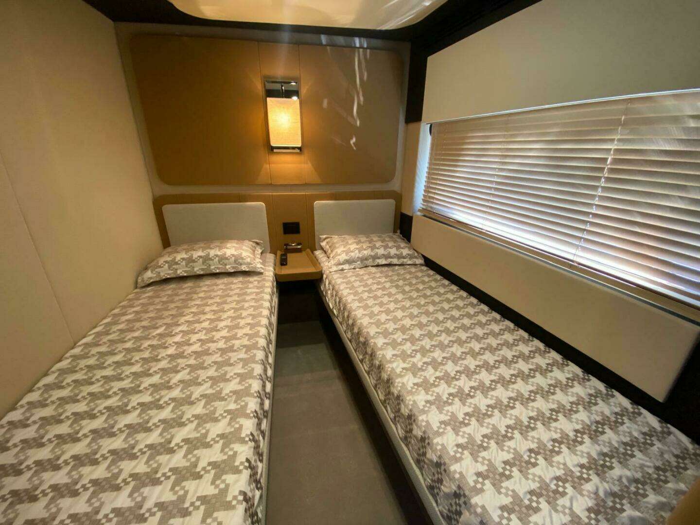 2016 Azimut 77S - Image 63