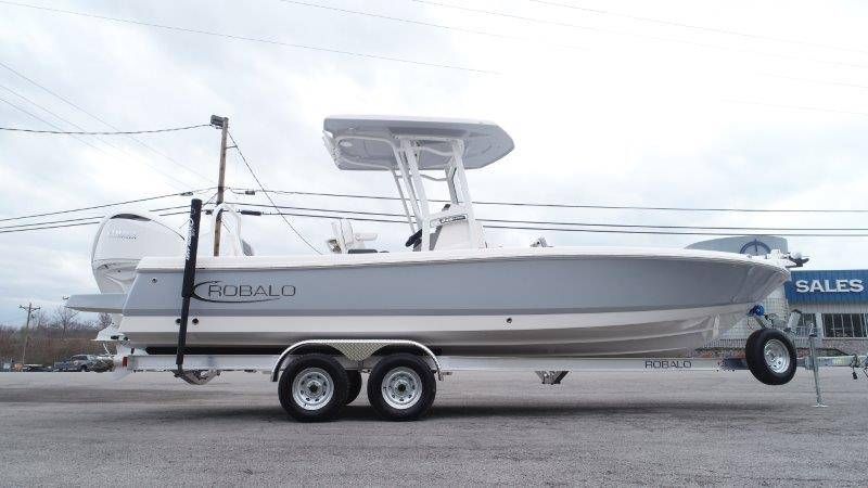 2026 Robalo 246 Cayman - 16