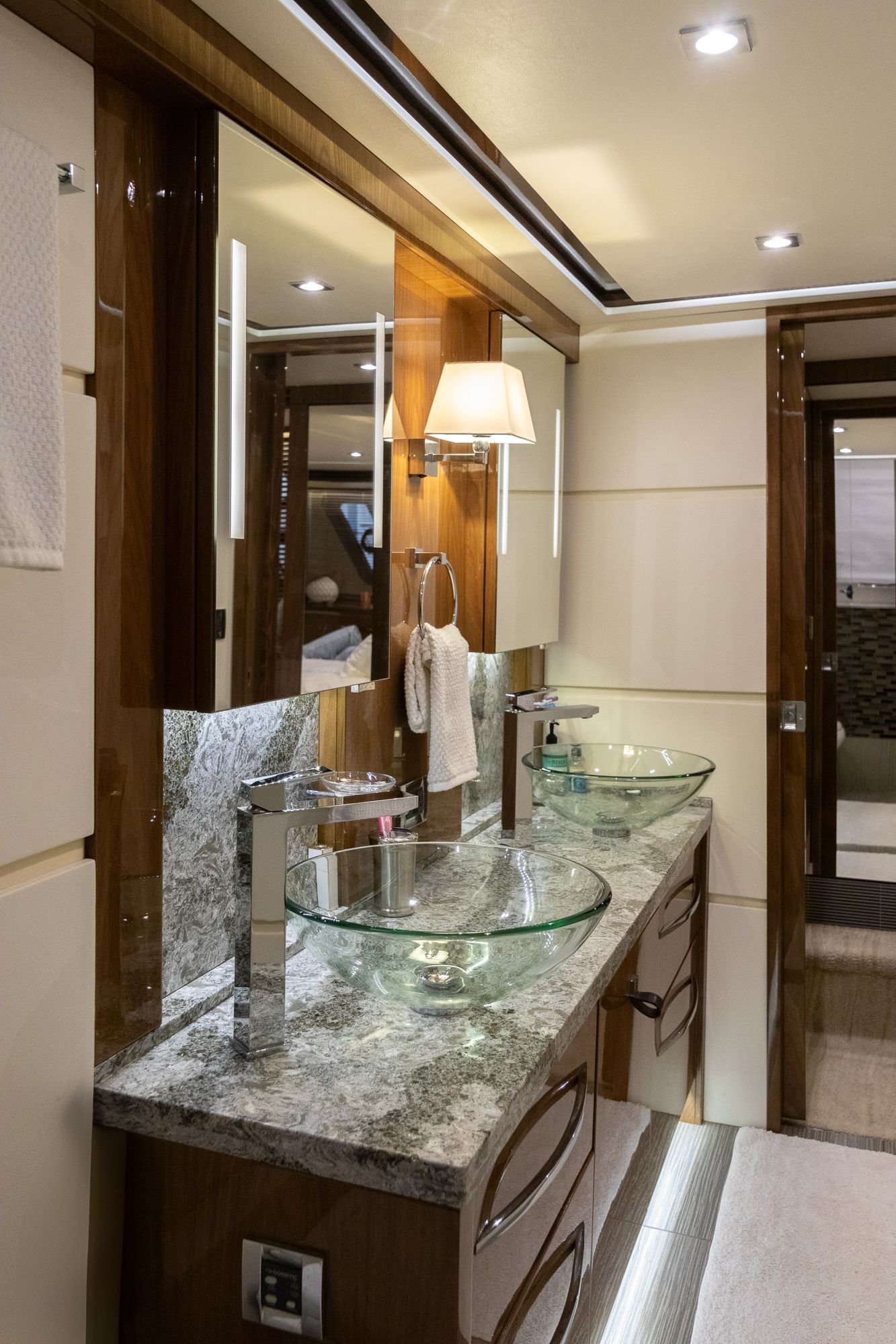 2018 Sea Ray L 650 FLY - 56