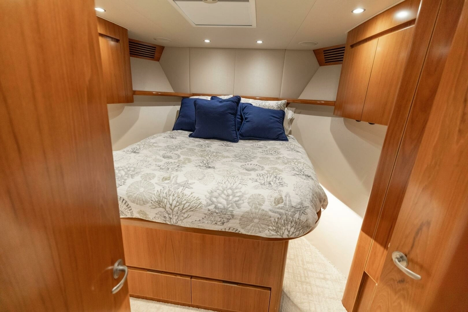 2015 Viking 70 Convertible - Image 18