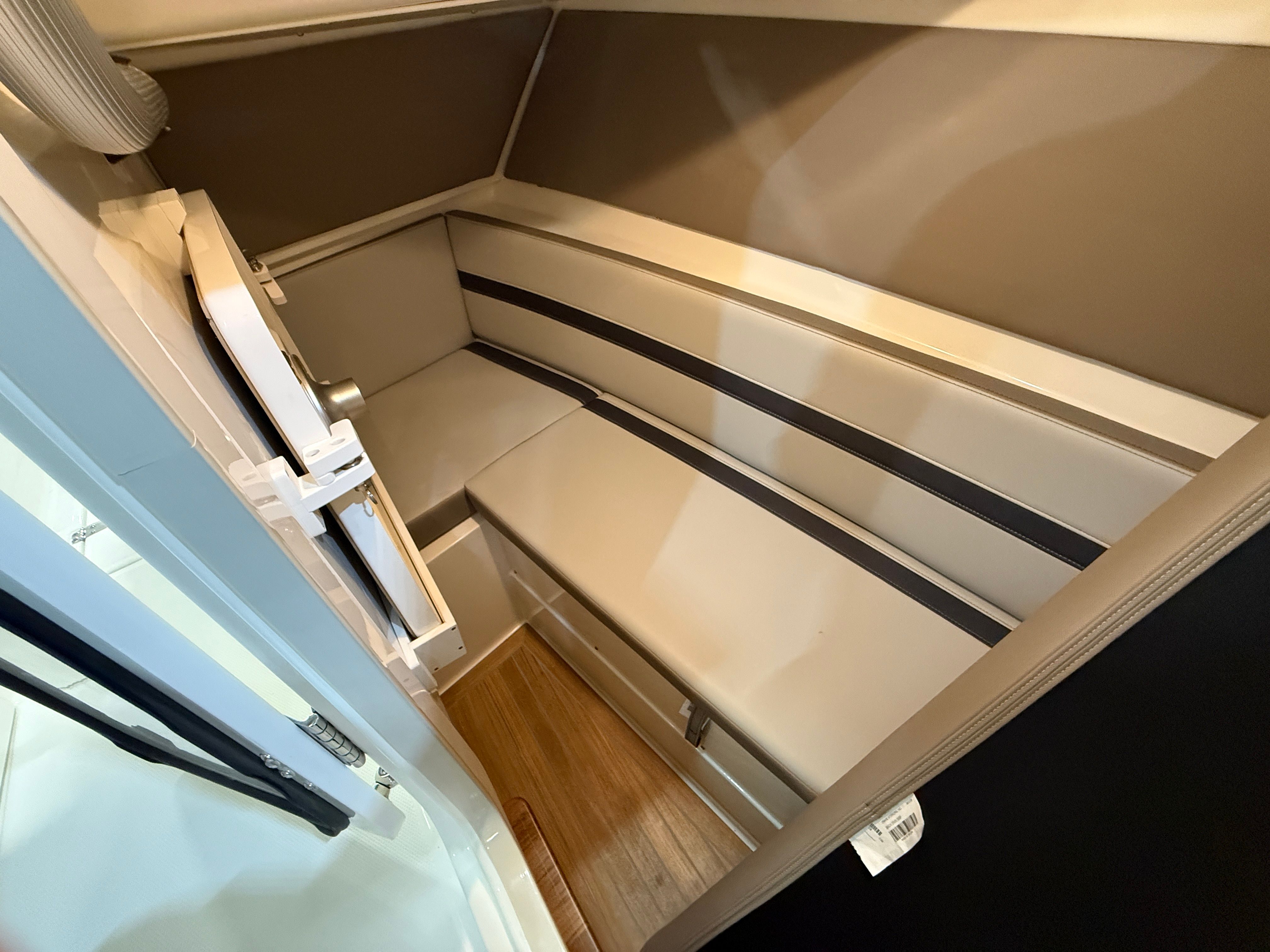 2026 Boston Whaler 330 Vantage - 15