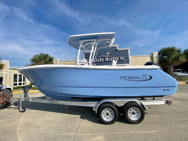 2026 Robalo R232 Explorer