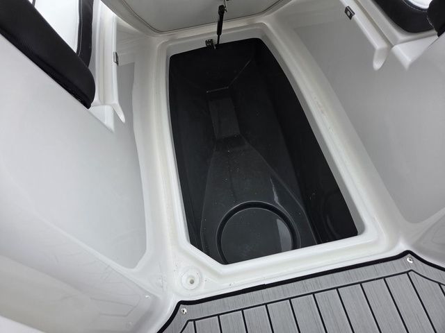 2026 Yamaha Boats 255 FSH Sport E - 38