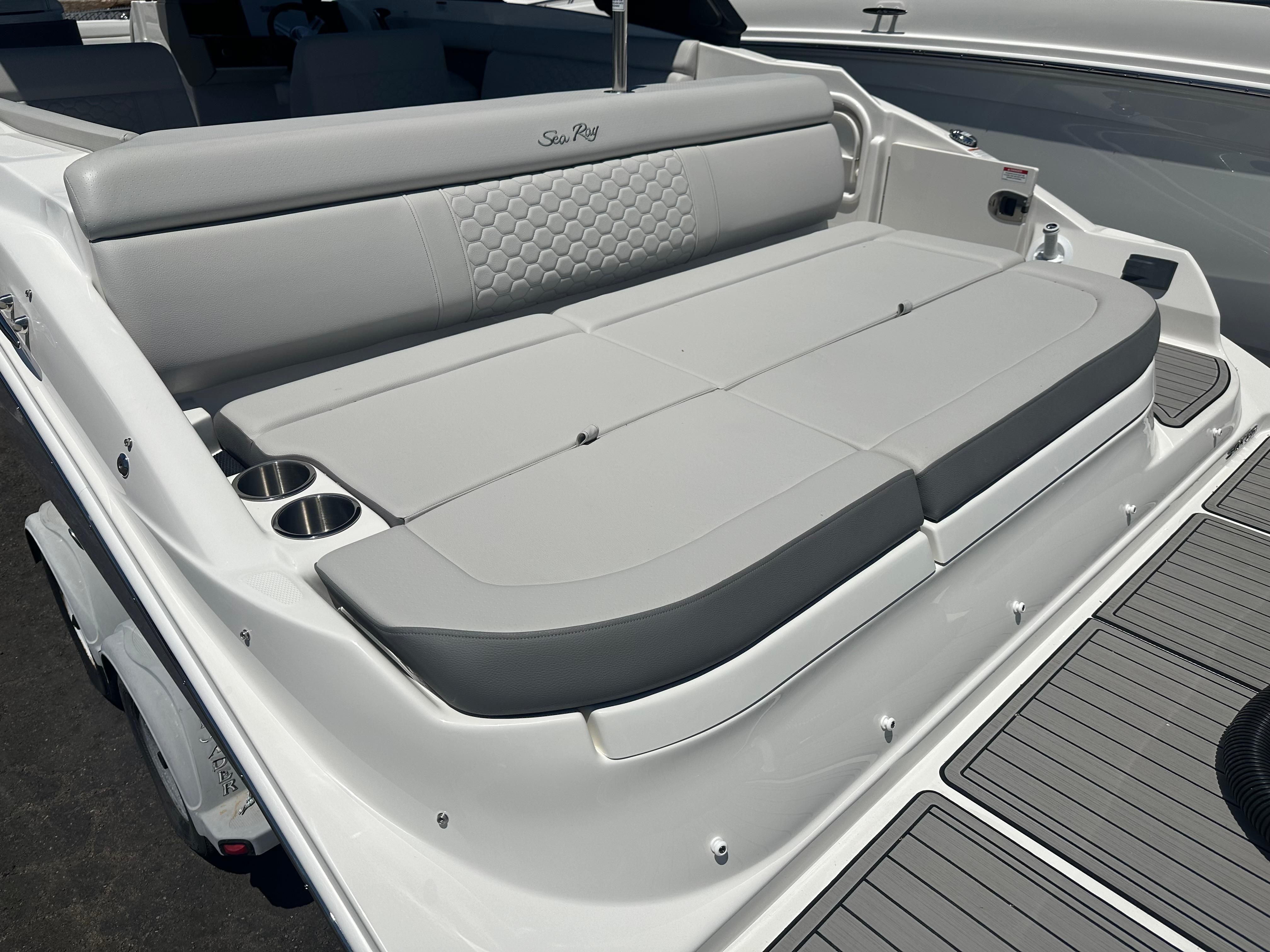 2024 Sea Ray SDX 270 Outboard - 5