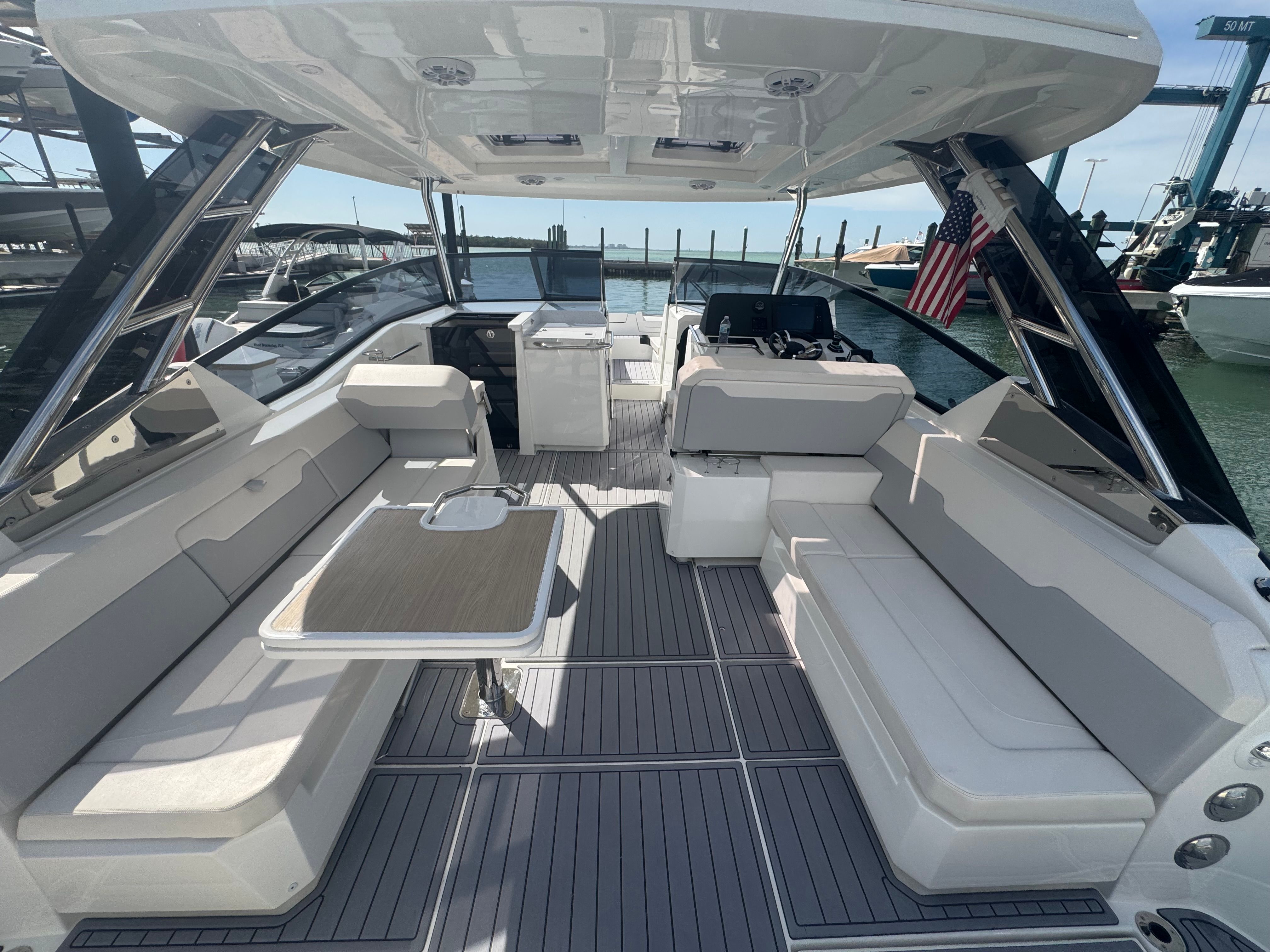 2024 Aquila 32 Sport - 13