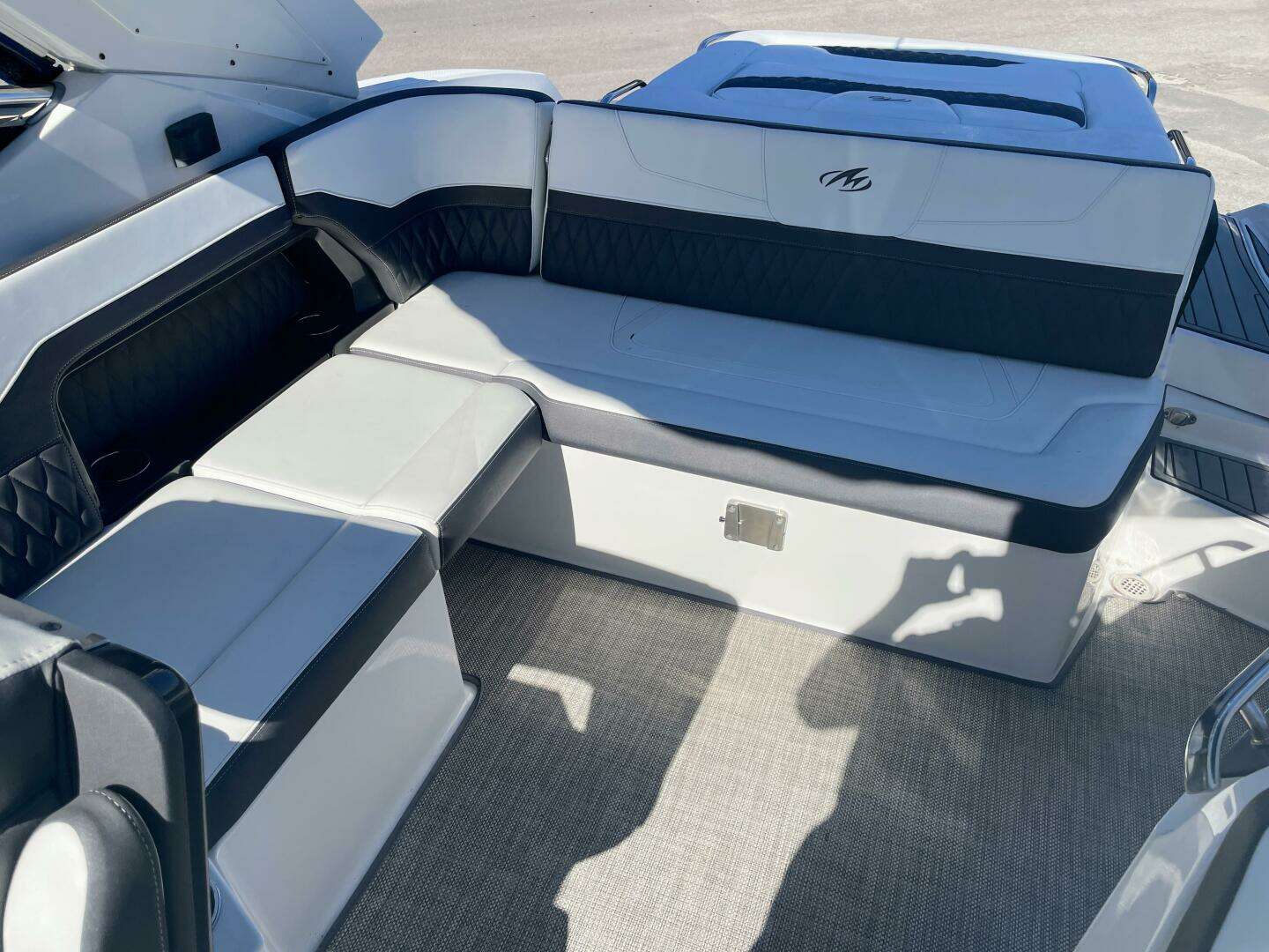 2019 Monterey 328SS - Image 17
