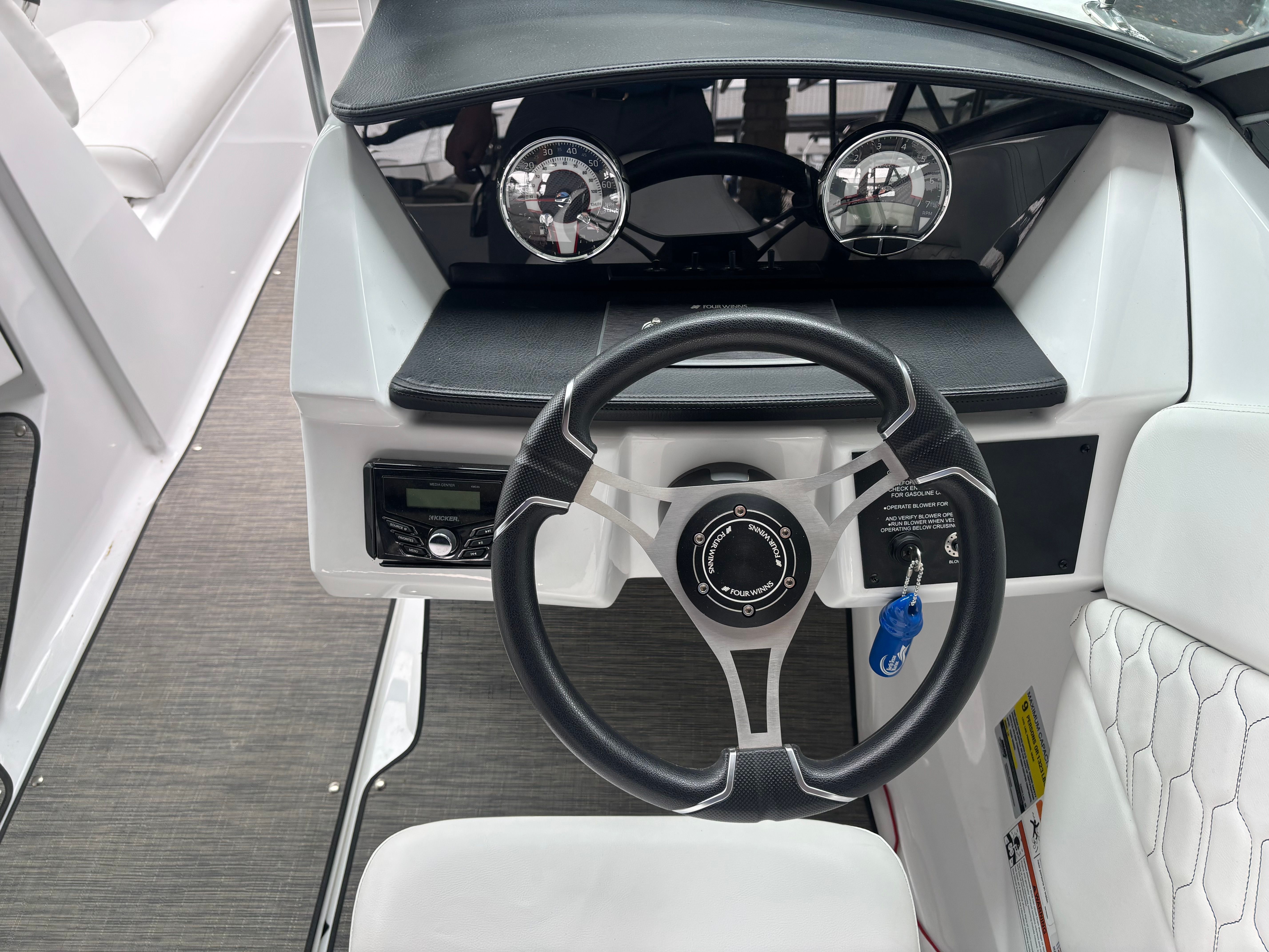 2023 FOUR WINNS H1 - Image 20