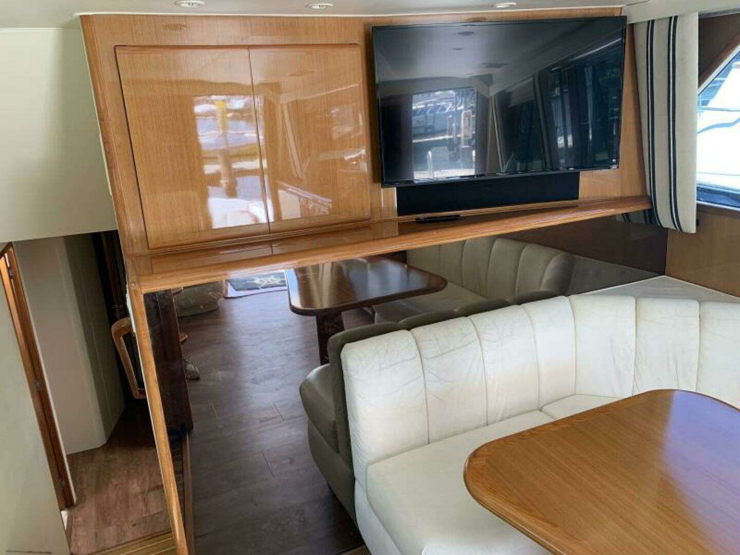 2000 Viking 50 Convertible Sportfish - Image 15