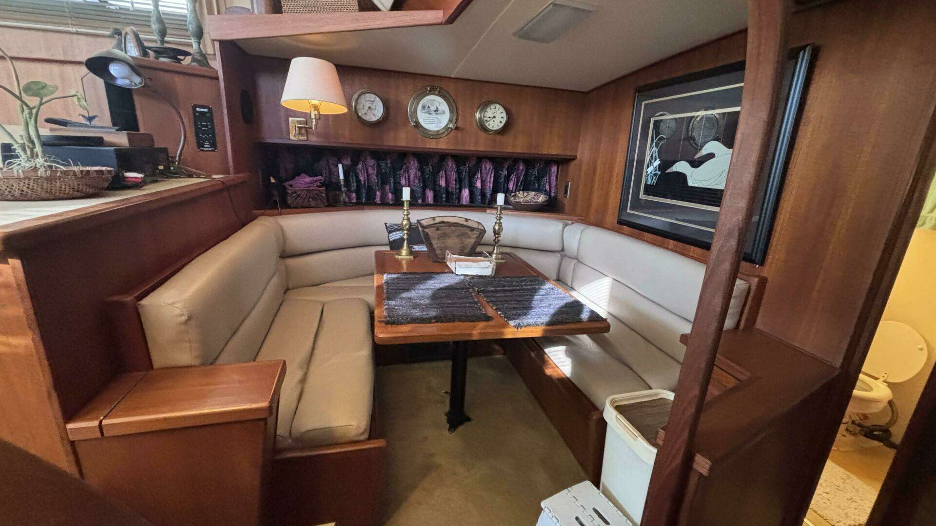 1988 Viking Motor Yacht - Image 20