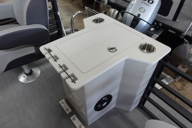 2023 Flagship Pontoons Discover Rear Fish D22 RF - 16