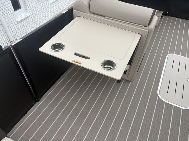 2026 Bentley Pontoons Legacy Cruise 223 - 15