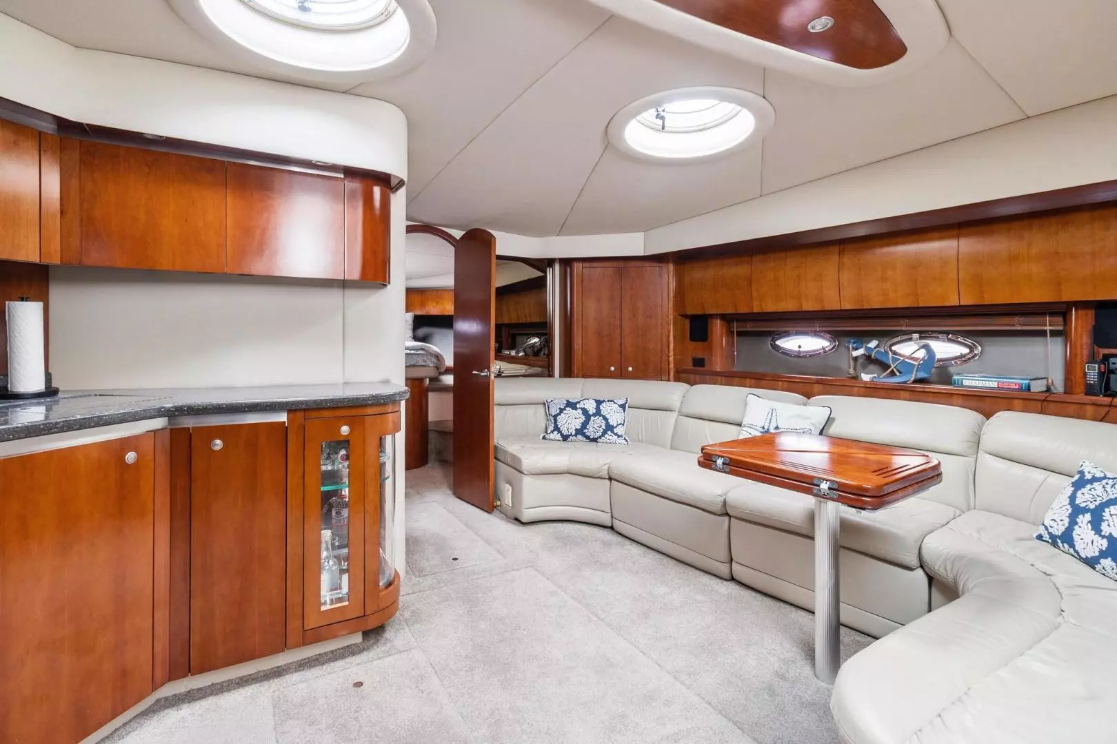 2007 Cruisers 520 Express - Image 18