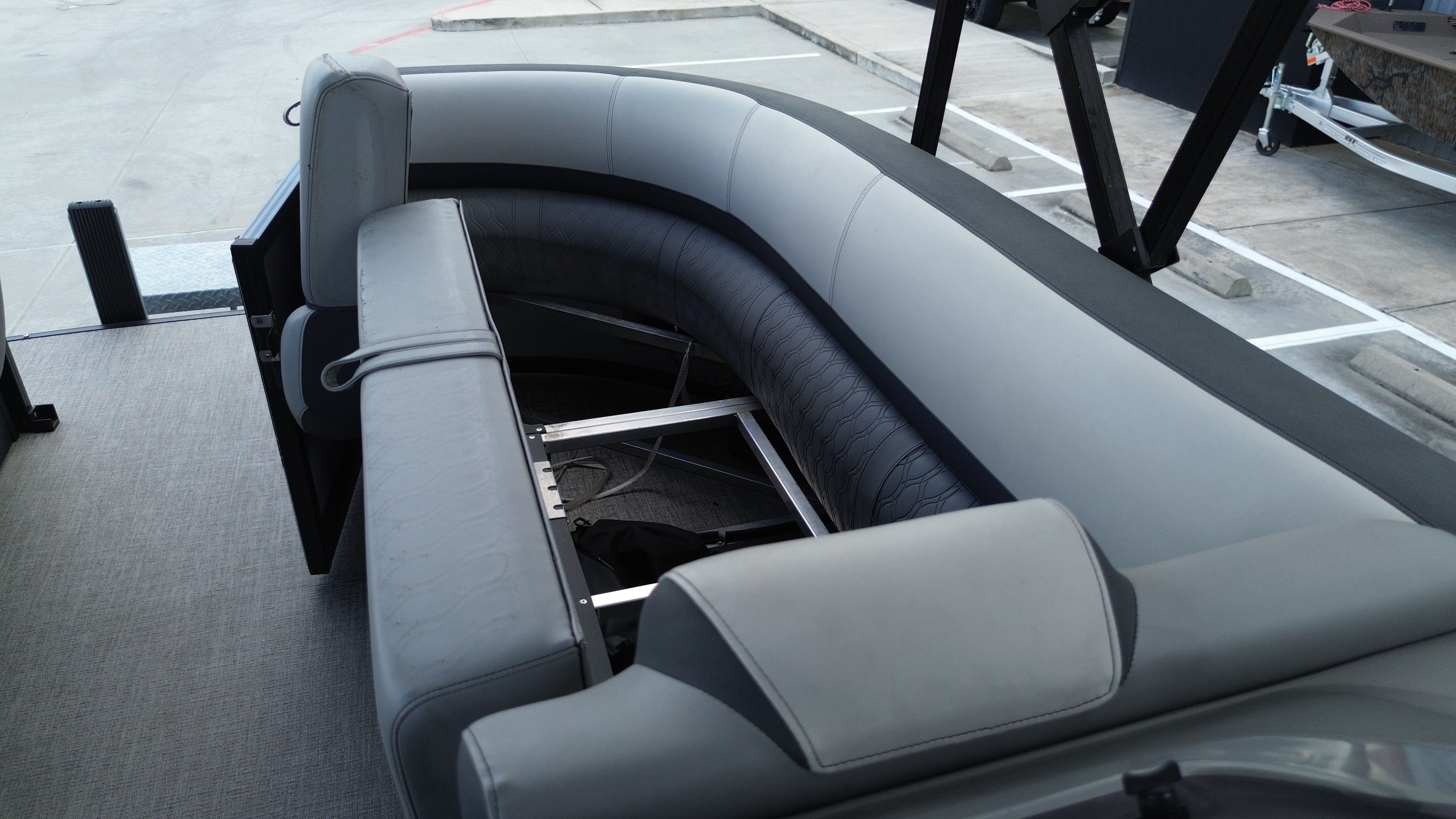 2025 Avalon LSZ Versatile Rear Bench - 23' - 34